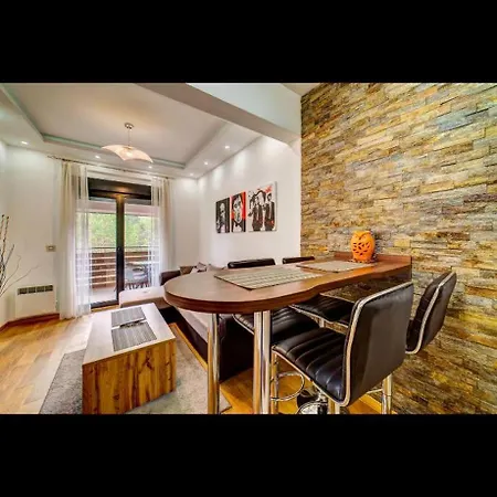 Pine Tree View Pekovic * 兹拉蒂博尔